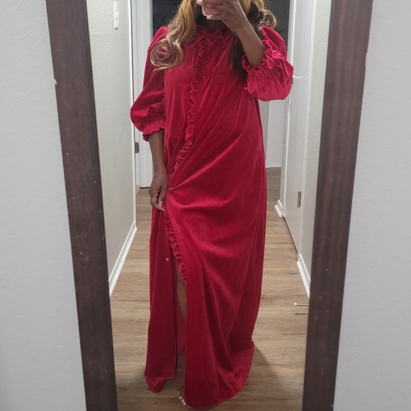 VTG  | Red Velour House Coat W/ Puffy Sleeves - Picture 2 of 11